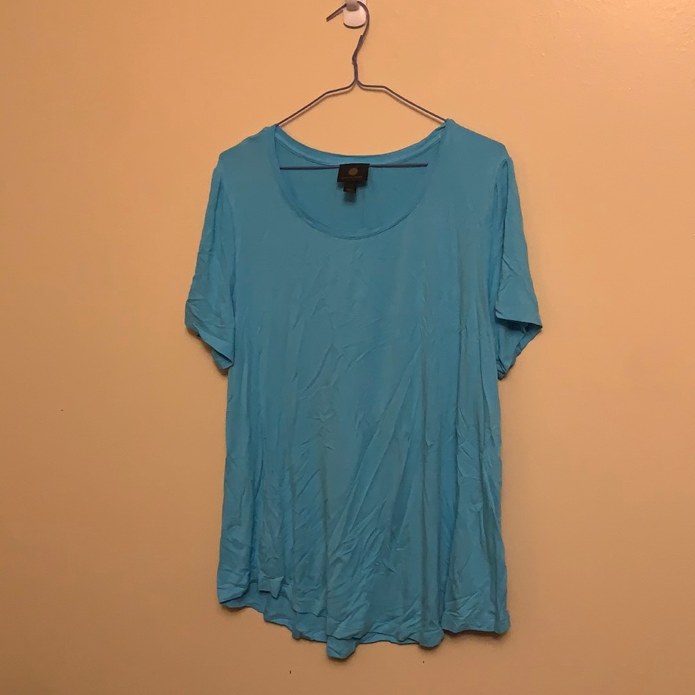 L blue T-shirt